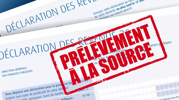 Formulaire de déclaration de revenus avec mention rouge « Prélèvement à la source »
