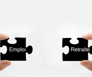 Deux pièces de puzzle représentant l'emploi et la retraite, illustrant le concept de cumul emploi-retraite.